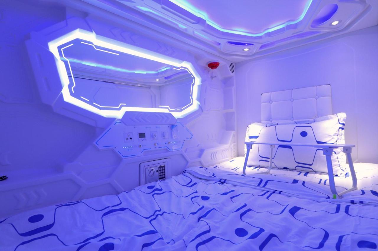 Jc Space Capsule Hotel Kuah Exteriör bild