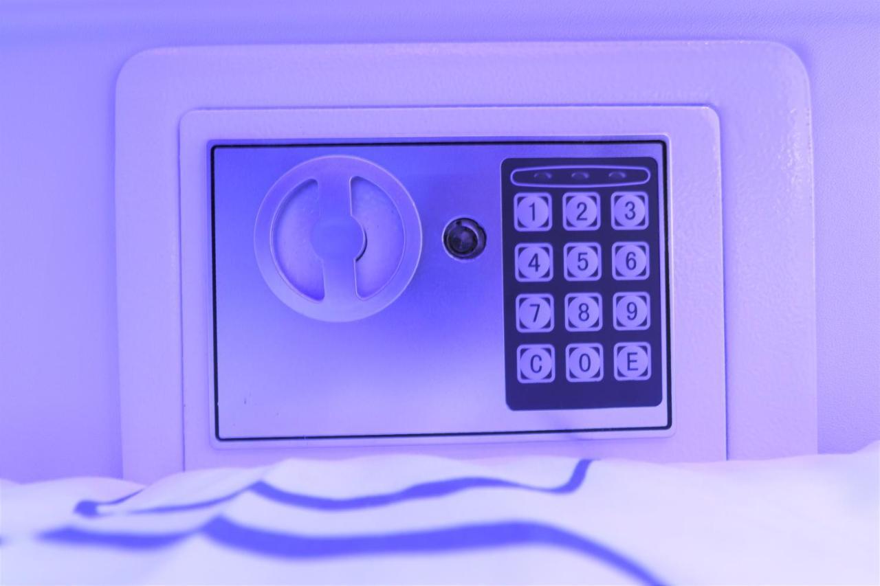 Jc Space Capsule Hotel Kuah Exteriör bild